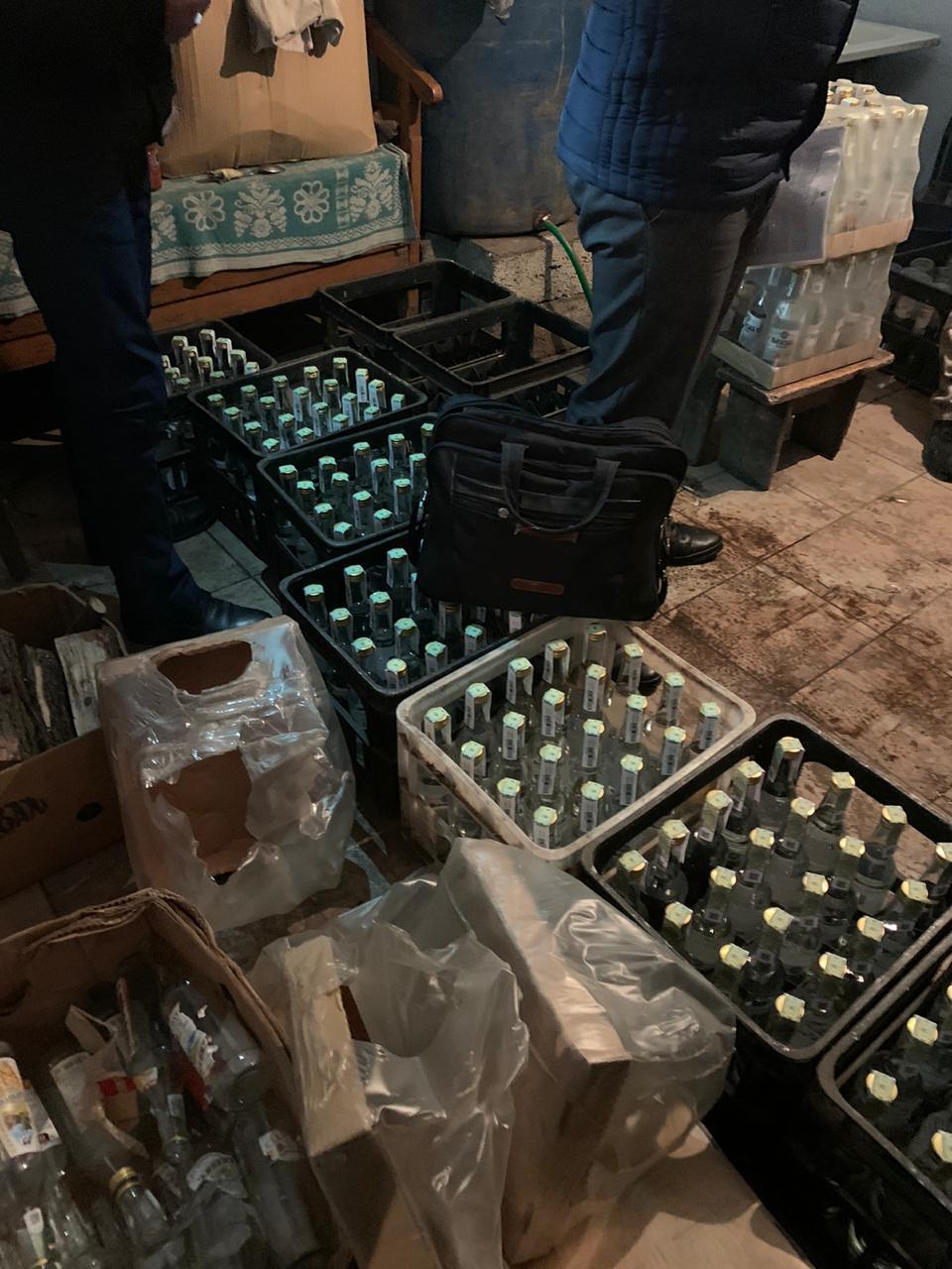 Тернопільські правоохоронці припинили діяльність 3 підпільних цехів, у яких вилучили підакцизні товари на 1,5 млн грн (ФОТО)