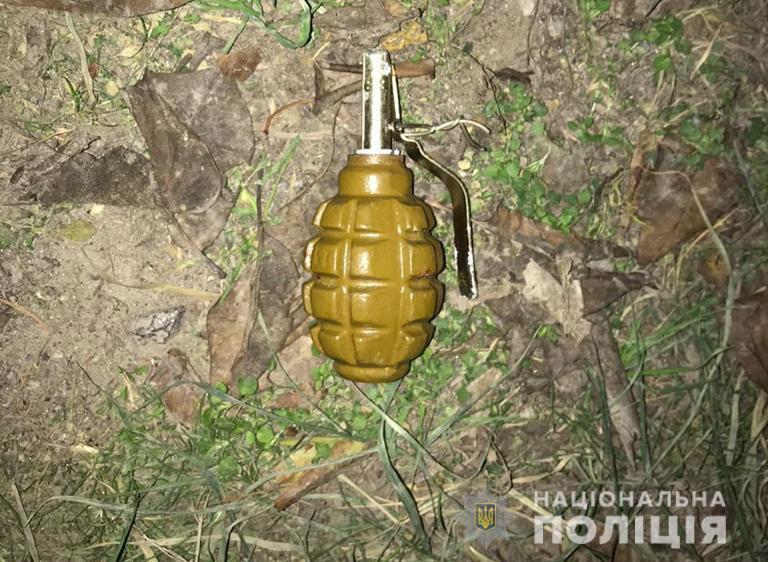 На Дніпропетровщині під час поліцейської спецоперації затримали чоловіка, який погрожував підірвати гранату