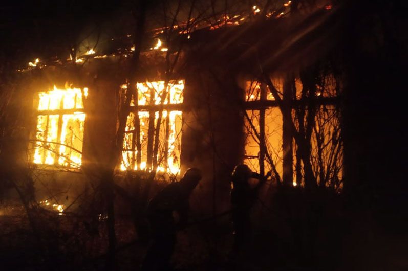 Дніпропетровська область: вогнеборці ліквідували пожежу в будівлі, що не експлуатується