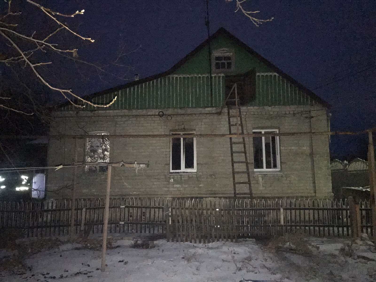 Порятунок з вогню: на Донеччині під час пожежі врятовано жінку та 3-ох дітей 