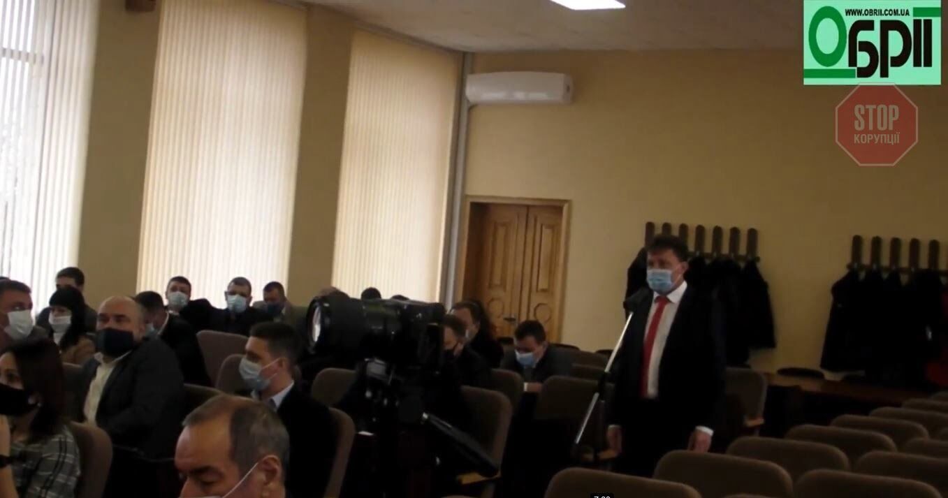  Перша сесія Ізюмської міської ради восьмого скликання Скріншот: СтопКор