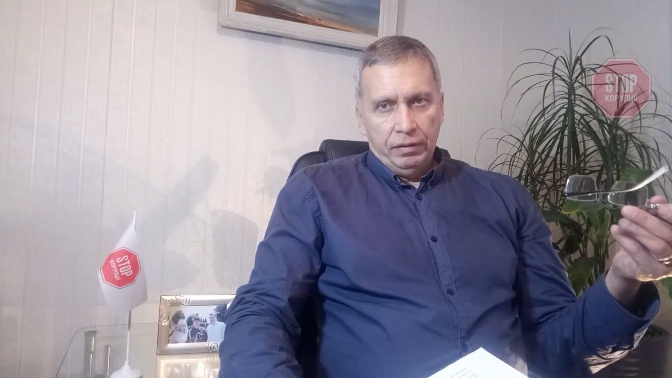  Юрій Козлов, голова Ізюмського відокремленного підрозділу ''Стоп корупції'' заявляє про порушення регламенту в міськраді Скріншот: СтопКор