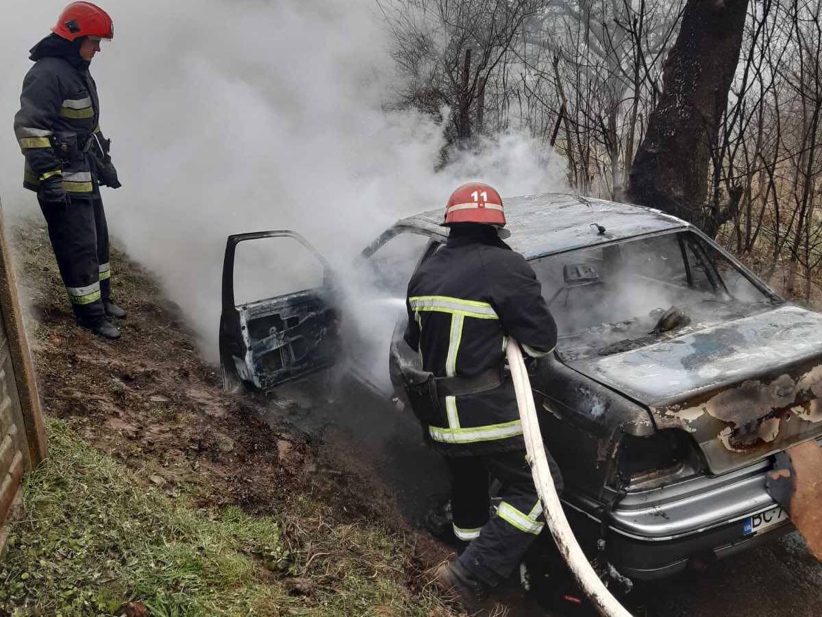 Львівська область: протягом доби вогнеборці двічі ліквідовували пожежі в автомобілях