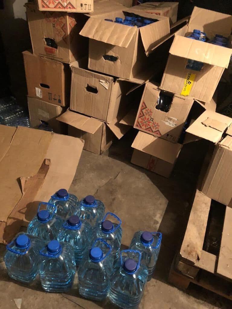 Підпільне виробництво алкоголю — вилучено товарів на 3 млн грн і повідомлено про підозру двом особам