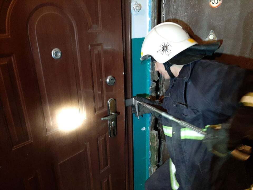 Рятувальники Миколаївщини двічі надавали допомогу у відкриванні дверей в помешкання де перебували люди