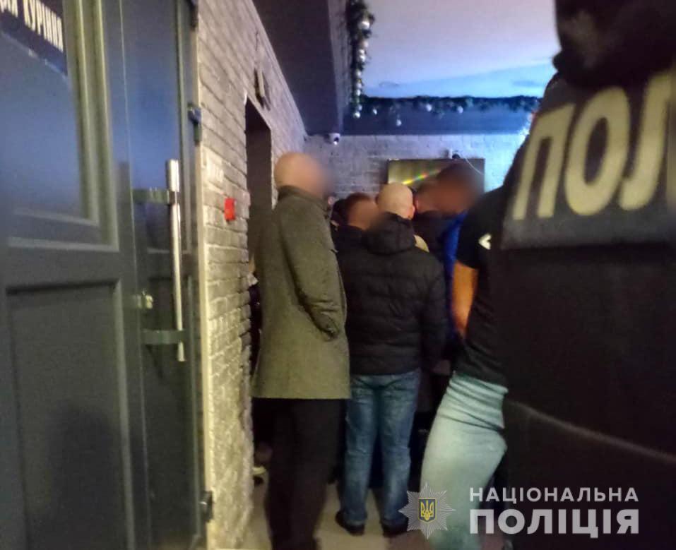 Поліцейські Прикарпаття відкрили два кримінальні провадження за порушення карантину та нанесення тілесних ушкоджень поліцейському
