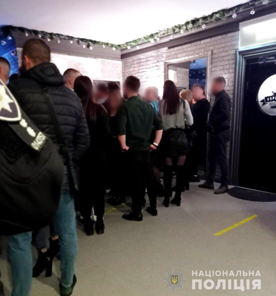 Поліцейські Прикарпаття відкрили два кримінальні провадження за порушення карантину та нанесення тілесних ушкоджень поліцейському