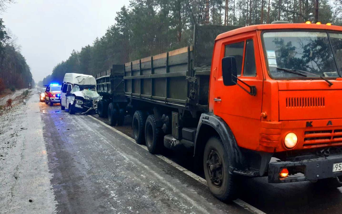Київській області: рятувальники залучались на надання допомоги у ДТП в селі Поташня