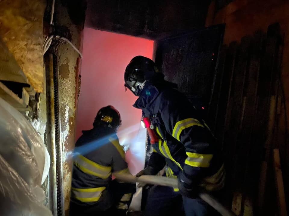 Столичні рятувальники ліквідували пожежу в будівлі