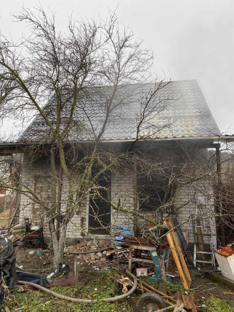 Київська область: під час загоряння приватного дачного будинку постраждала людина