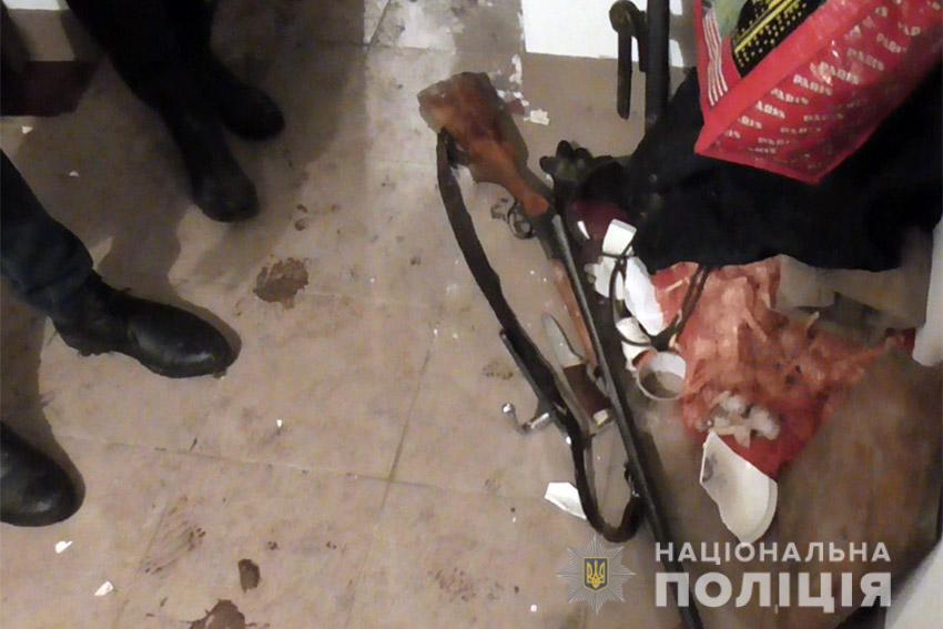 На Хмельниччині бійці КОРДу затримали чоловіка, який погрожував рушницею лікарям та поліцейським