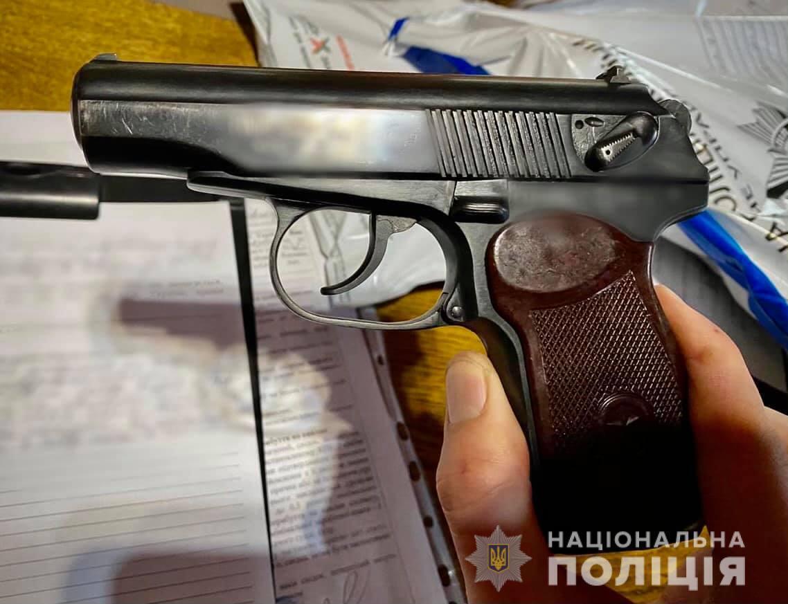 На Херсонщині поліцейські повідомили про підозру трьом чоловікам за катування людей