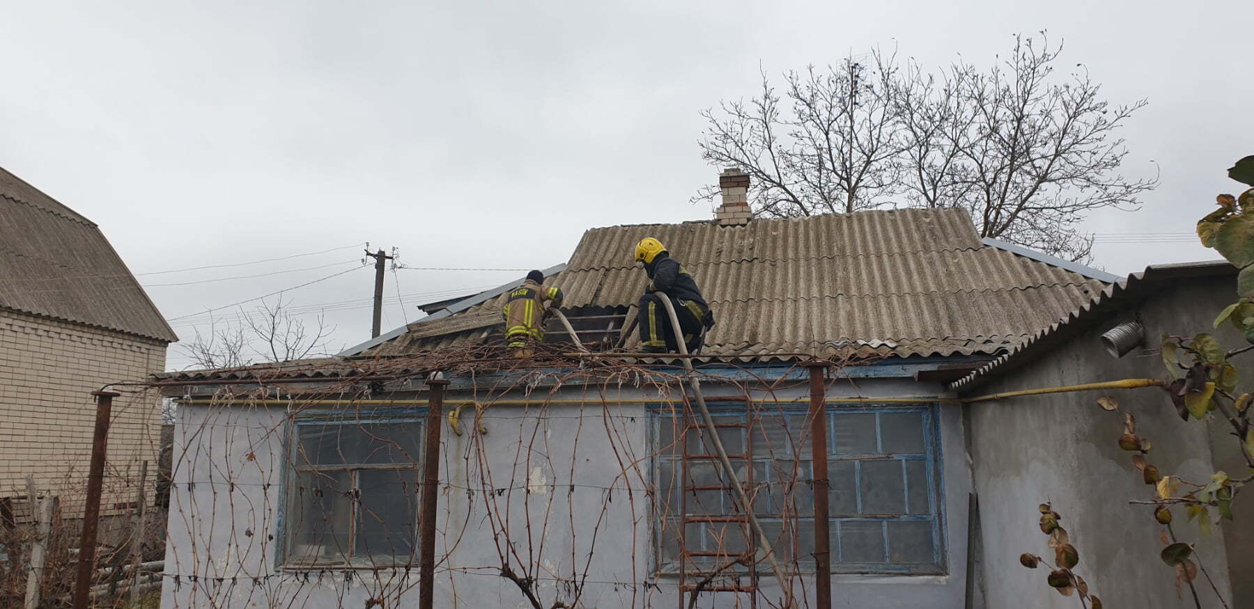 Херсонська область: в Берислаському районі горіло перекриття житлового будинку