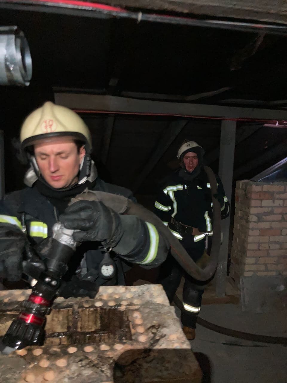 м.Київ: рятувальники ліквідували пожежу у будівлі психоневрологічного диспансеру