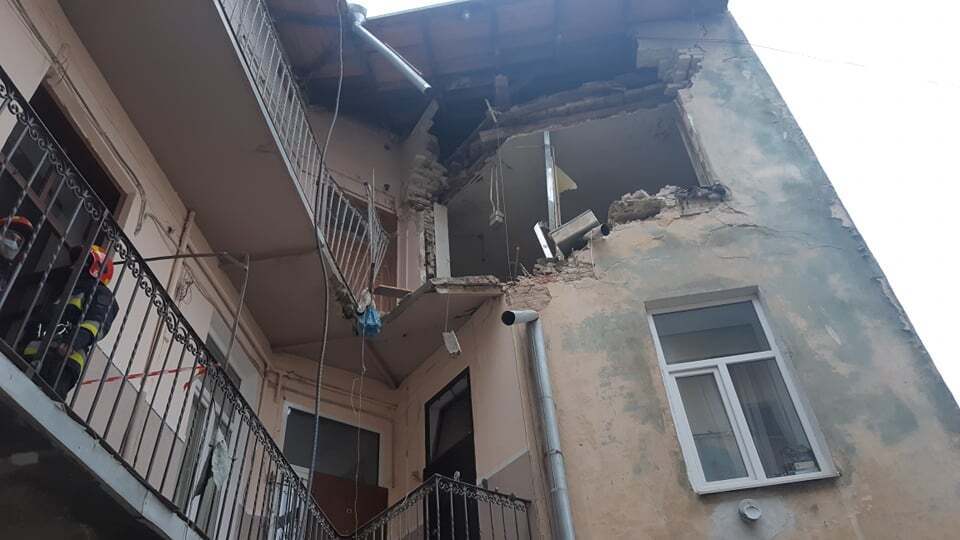 Львів: внаслідок вибуху газу в житловому будинку постраждали двоє людей (ВІДЕО)