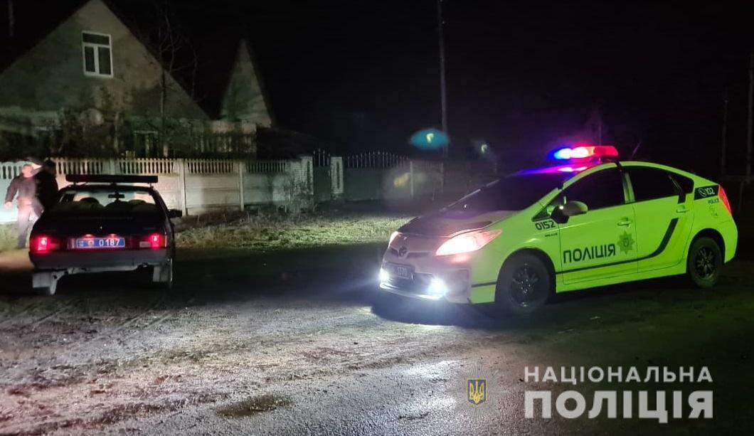 На Київщині поліцейські під час спецоперації затримали чоловіка за замах на вбивство односельців