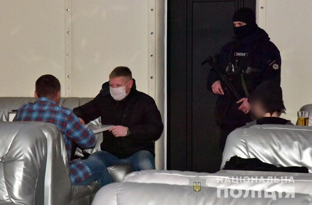 За місяць поліція Донеччини задокументувала понад 3300 порушень карантинних обмежень щодо використання масок (ВІДЕО)