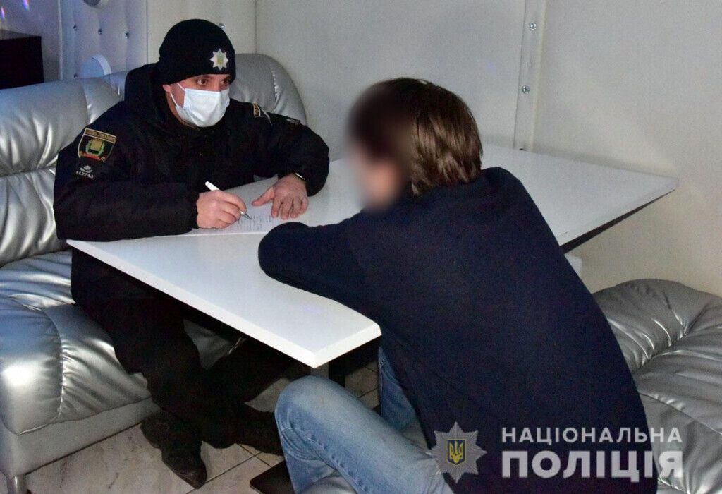 За місяць поліція Донеччини задокументувала понад 3300 порушень карантинних обмежень щодо використання масок (ВІДЕО)