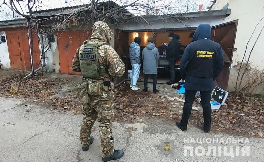 На Одещині правоохоронці викрили групу осіб у розповсюдженні наркотичних та психотропних речовин