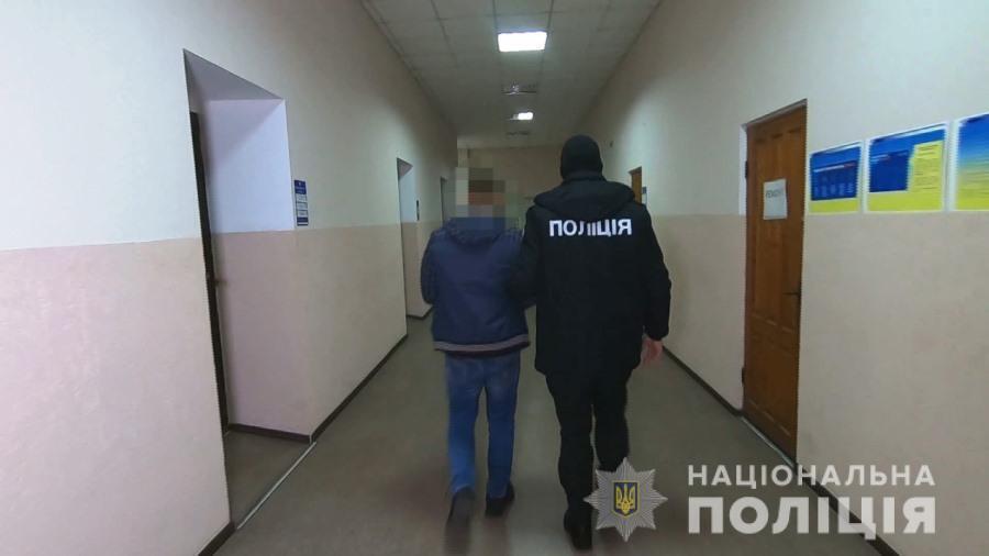 Одеські поліцейські затримали жителя області за підозрою у низці розбійних нападів на торговельні заклади