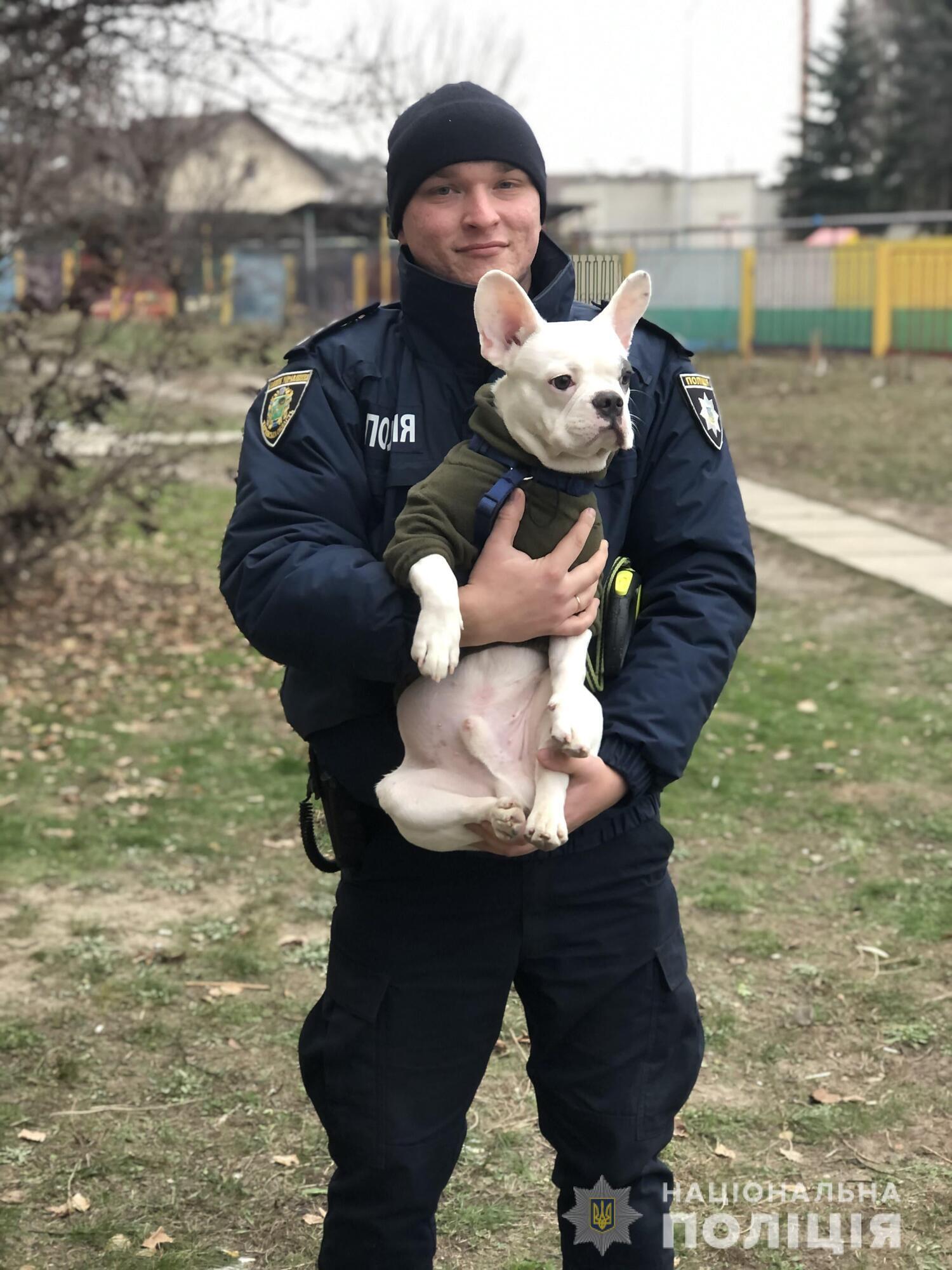 На Харківщині поліцейський офіцер громади отримав ключі від нової квартири