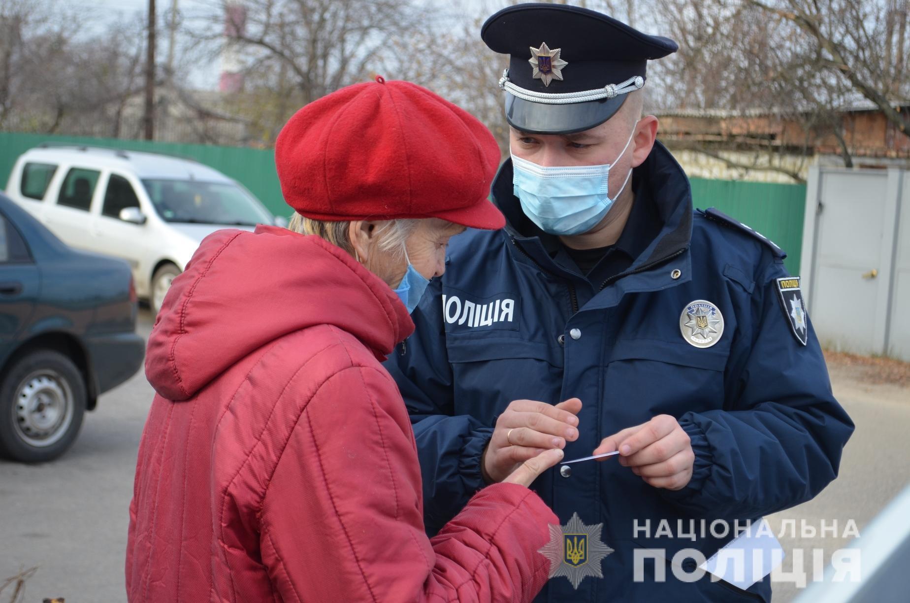 На Харківщині поліцейський офіцер громади отримав ключі від нової квартири