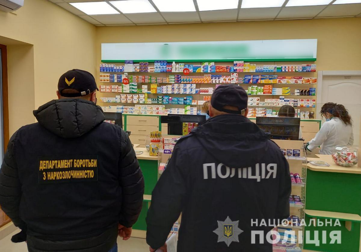 На Буковині поліцейські задокументували декілька фактів незаконного продажу лікарських засобів