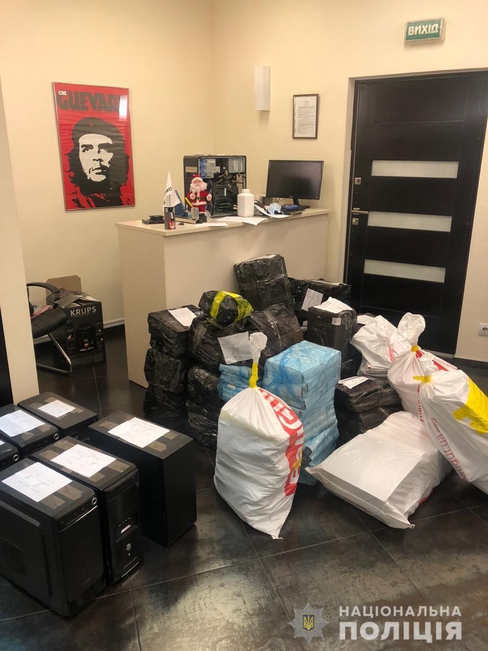На Дніпропетровщині правоохоронці ліквідували конвертаційний центр з мільйонними оборудками