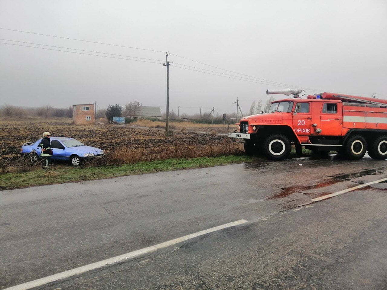 Запорізька область: рятувальники надали допомогу водієві через несприятливі погодні умови