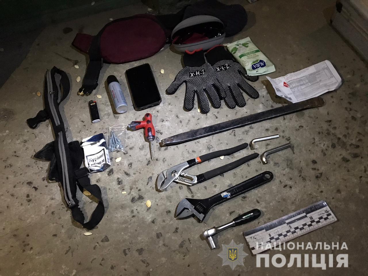 Поліція Ужгорода затримала квартирних злодіїв, які обкрадали помешкання громадян