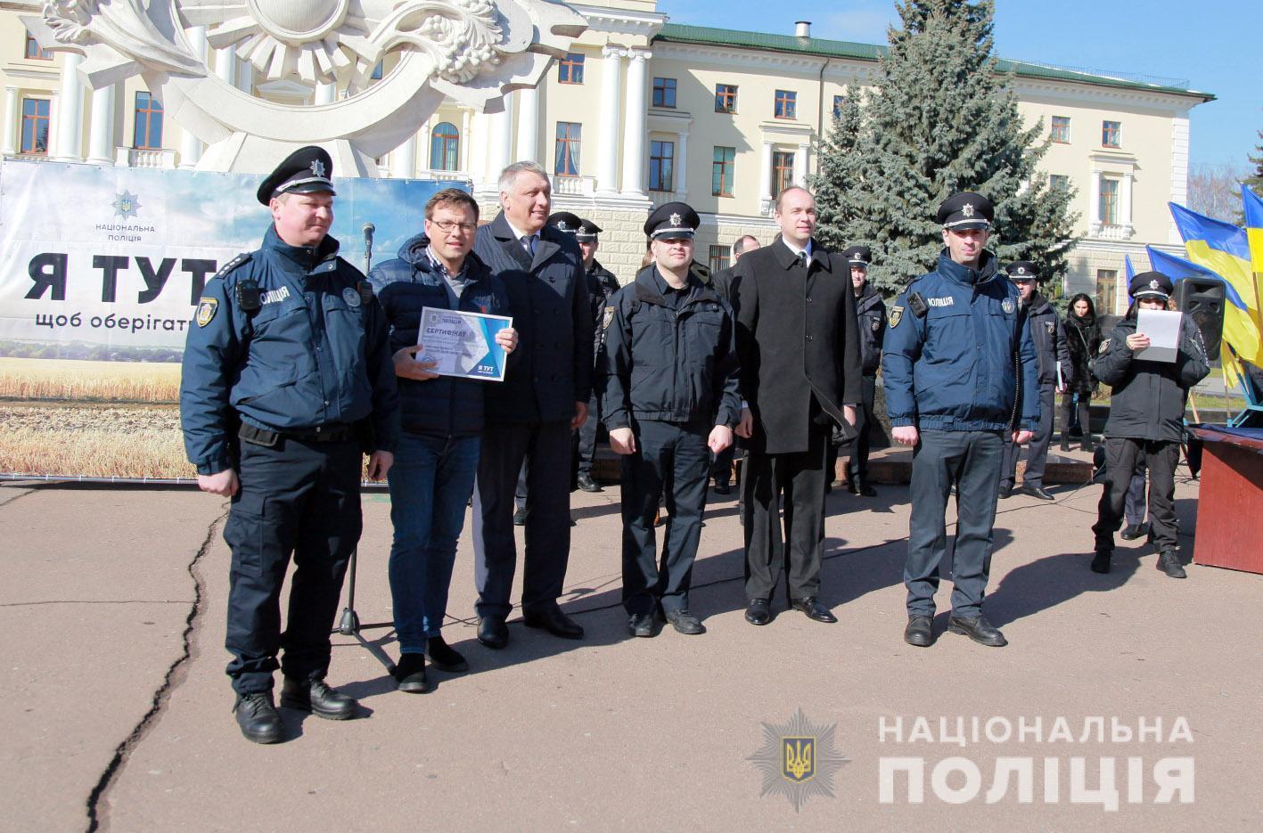 Патрульний, дізнавач, дозвільник і навіть дитячий поліцейський – як несе службу поліцейський офіцер громади з Хмельниччини Вадим Туз