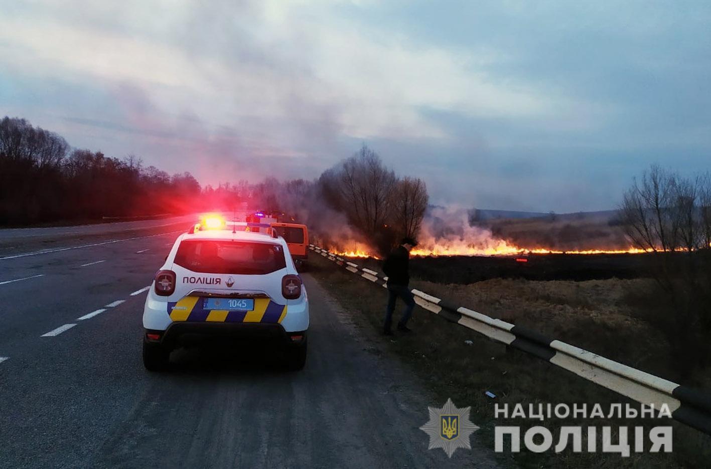 Патрульний, дізнавач, дозвільник і навіть дитячий поліцейський – як несе службу поліцейський офіцер громади з Хмельниччини Вадим Туз