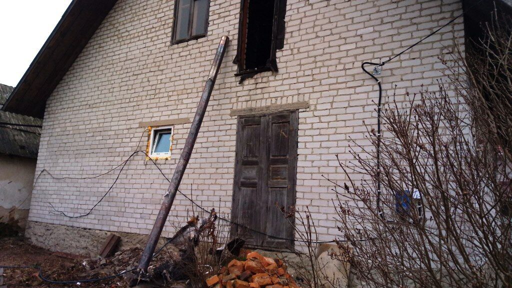 Житомирська область: вогнеборці врятували двоповерховий будинок, в якому зайнявся утеплювач димохода