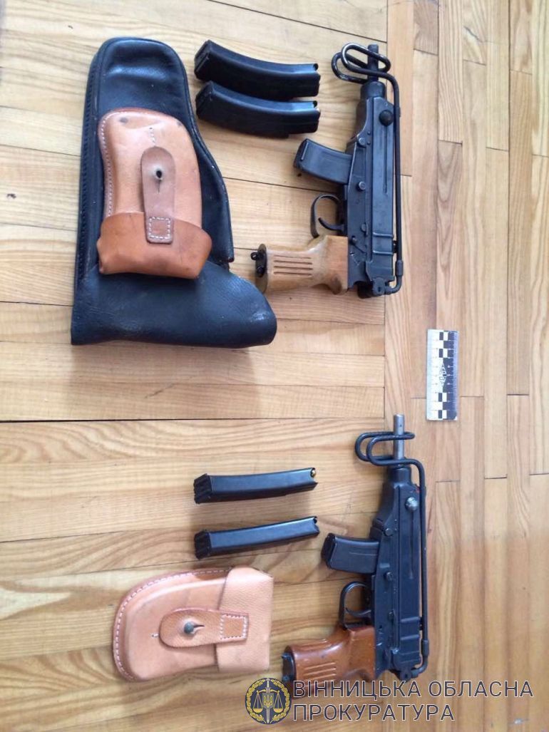 12 років позбавлення волі за збут наркотиків і зброї – засуджено організатора злочинної групи та його спільників (ФОТО)