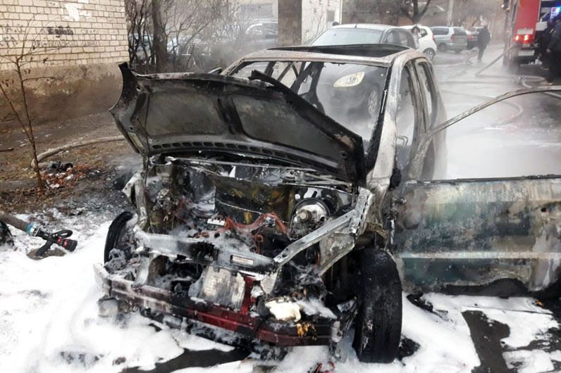 м. Дніпро: вогнеборці ліквідували займання легкового автомобіля