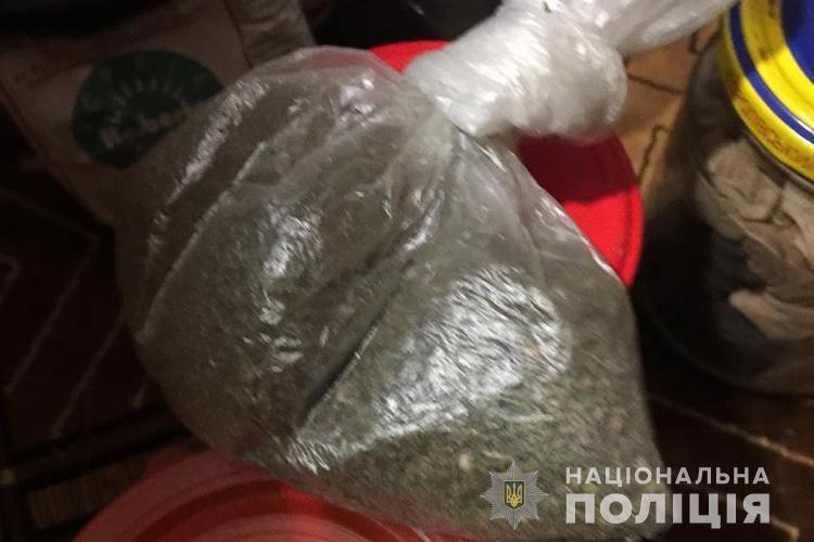 Оперативники управління боротьби з наркозлочинністю вилучили у тернополян наркотики на майже мільйон гривень