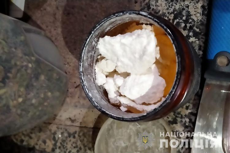 Оперативники управління боротьби з наркозлочинністю вилучили у тернополян наркотики на майже мільйон гривень