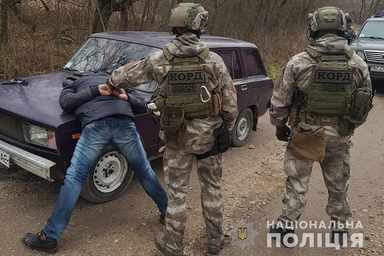 Оперативники управління боротьби з наркозлочинністю вилучили у тернополян наркотики на майже мільйон гривень