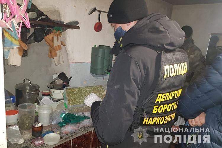 Оперативники управління боротьби з наркозлочинністю вилучили у тернополян наркотики на майже мільйон гривень