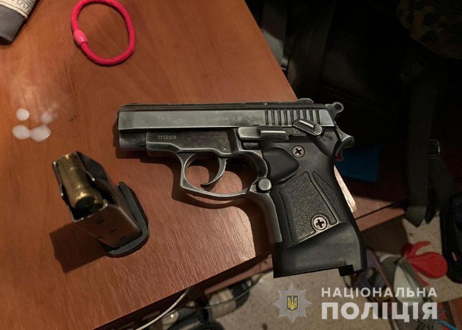На Дніпропетровщині поліцейські затримали лідера міжрегіональної озброєної ОЗГ, підозрюваного у розбійних нападах на фермерів