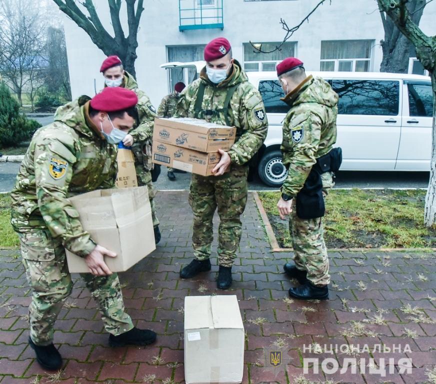 Поліцейські привітали з новорічними святами маленьких вихованців одеського дитячого будинку