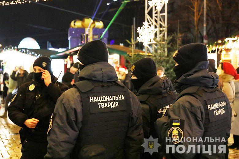 У новорічну ніч у столиці правоохоронці посилили заходи безпеки