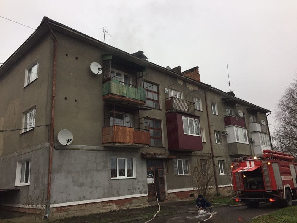 Волинська область: співробітники ДСНС врятували на пожежі літню жінку