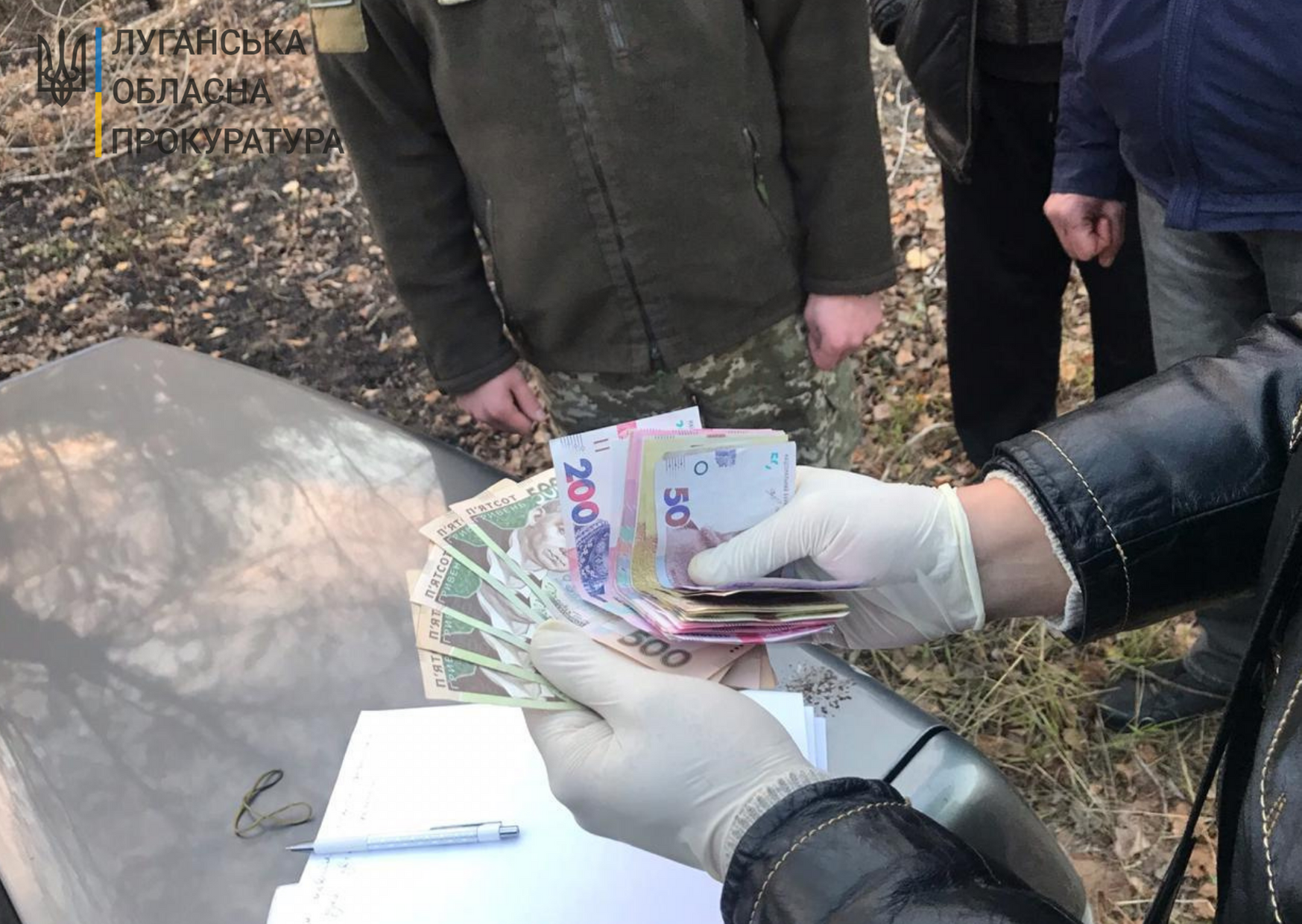 Хабар за налагодження нелегального каналу переміщення товарів з РФ в Україну – організатору злочинної схеми повідомлено про підозру (ФОТО)