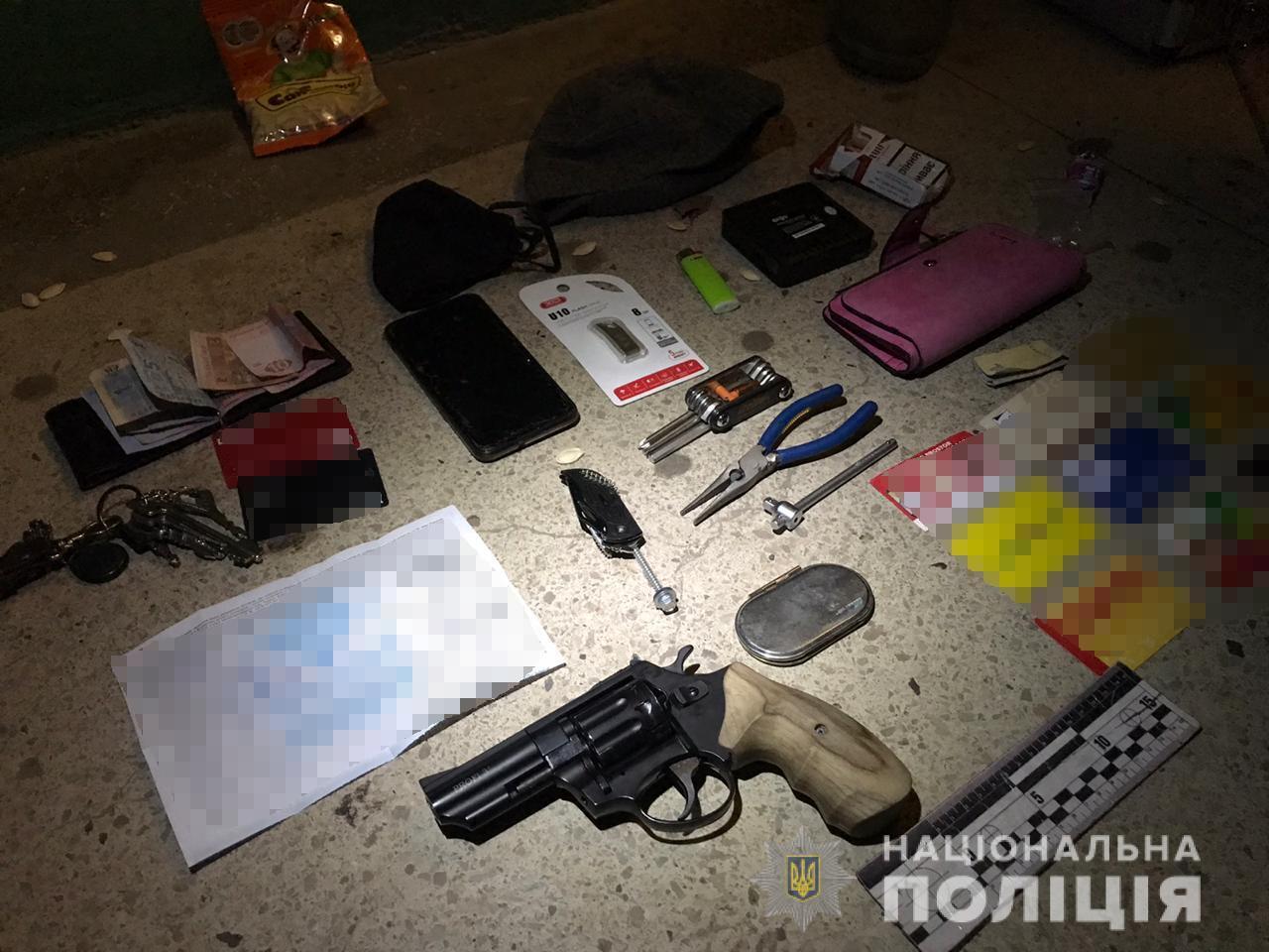 Поліція Ужгорода затримала квартирних злодіїв, які обкрадали помешкання громадян