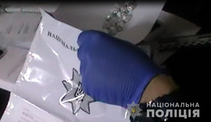Одеські поліцейські вилучили у місцевого жителя майже сто доз метадону