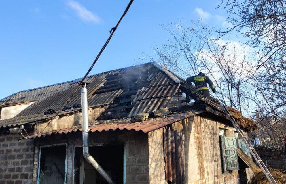 м. Дніпро: рятувальники ліквідували пожежу у приватному будинку