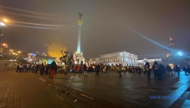 На Майдані залишаються кількасот мітингувальників