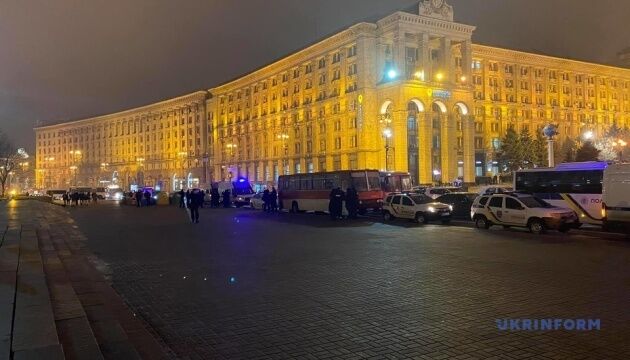 На Майдані залишаються кількасот мітингувальників