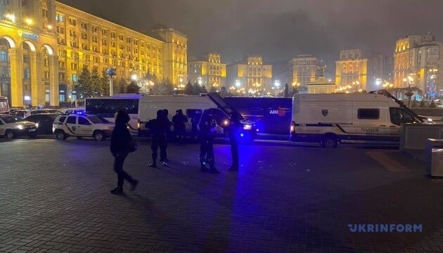 На Майдані залишаються кількасот мітингувальників